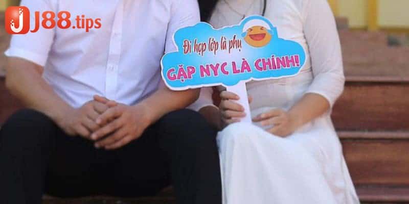 Mộng thấy người mình thích khi họp lớp là điềm báo về chuyện tình cảm 